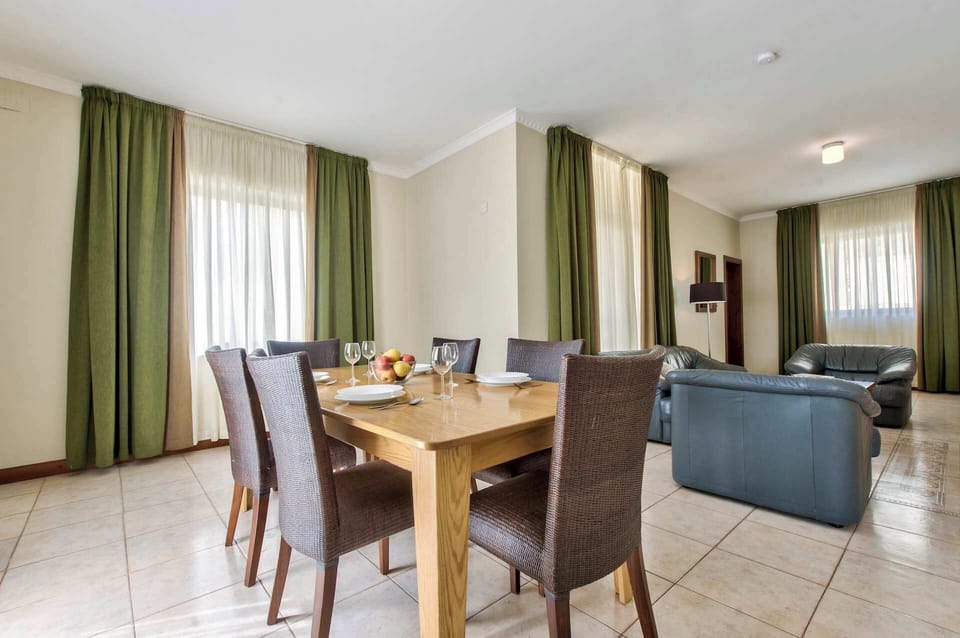 Enjoy delicious meals and great conversations at our dining area that can seat 6.