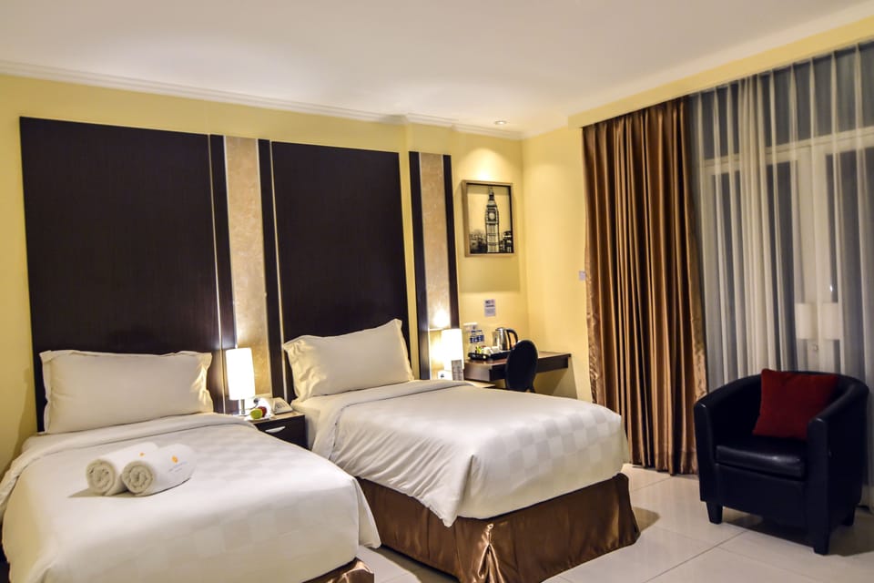 Deluxe Room | Iron/ironing board, free WiFi, bed sheets