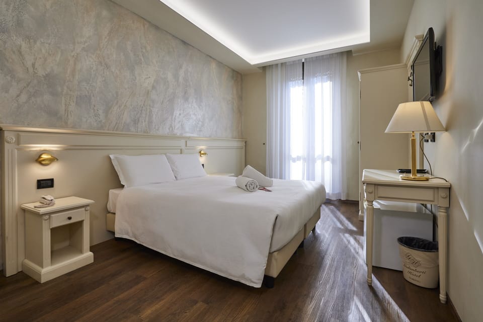 Double Room | Desk, blackout drapes, soundproofing, free WiFi