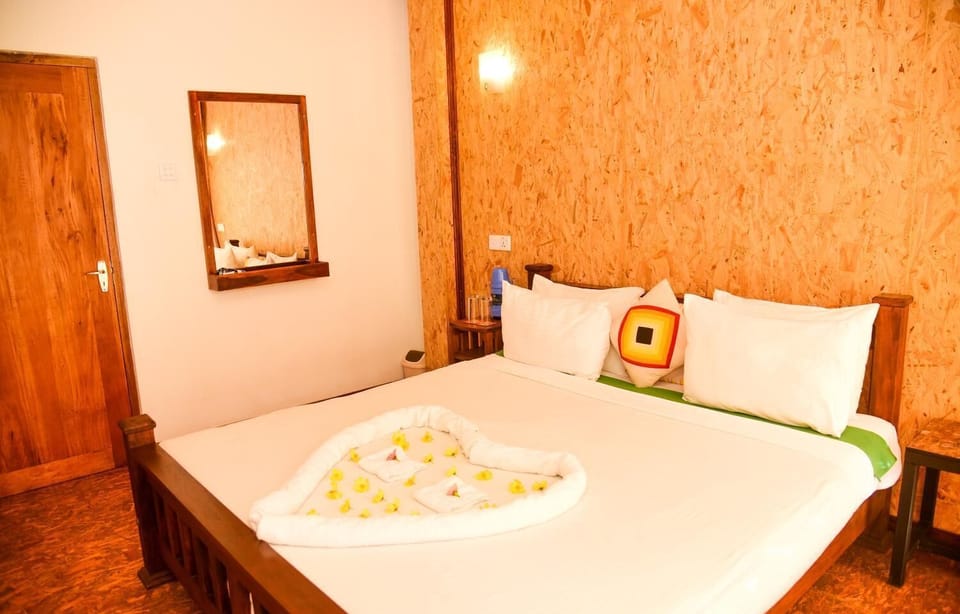 Desk, soundproofing, iron/ironing board, free WiFi
