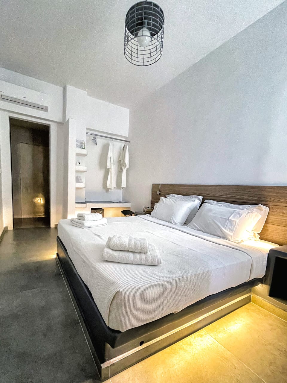 Double Room (Outdoor Hot Tub) | Minibar, in-room safe, blackout drapes, soundproofing