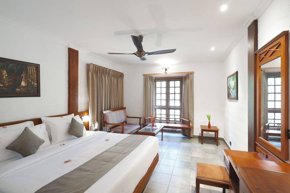 Premium bedding, in-room safe, desk, laptop workspace
