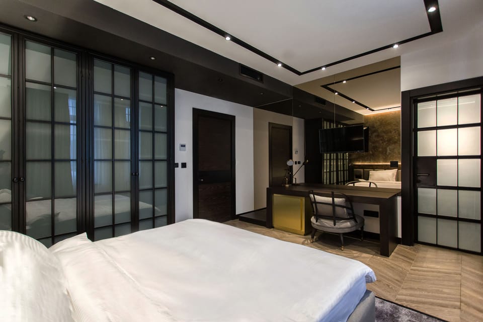 Double Room | Minibar, in-room safe, desk, blackout drapes