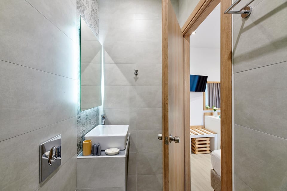 Single Room, City View | Bathroom | Shower, free toiletries, hair dryer, slippers
