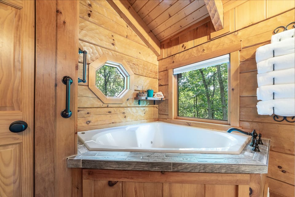 Master Bath Jacuzzi Tub