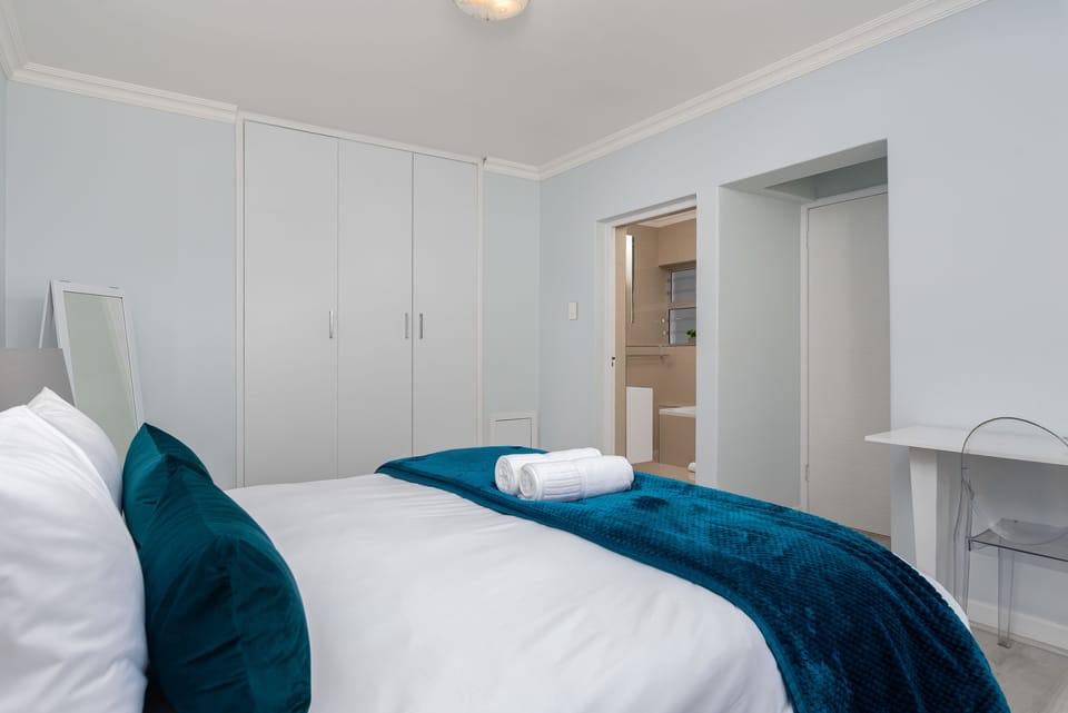 Premier Apartment, 2 Bedrooms | 2 bedrooms, premium bedding, in-room safe, desk