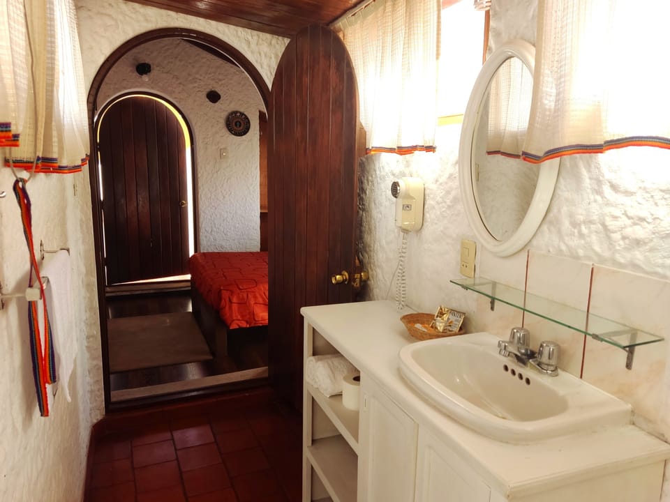 Standard Double Room | Bathroom