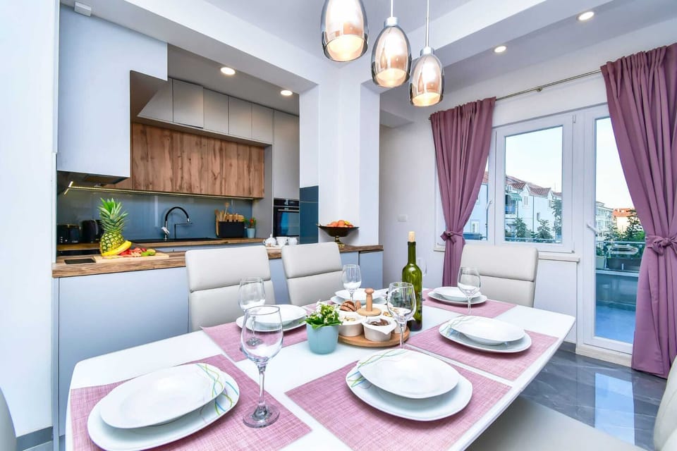 Apartment (A1) | Dining