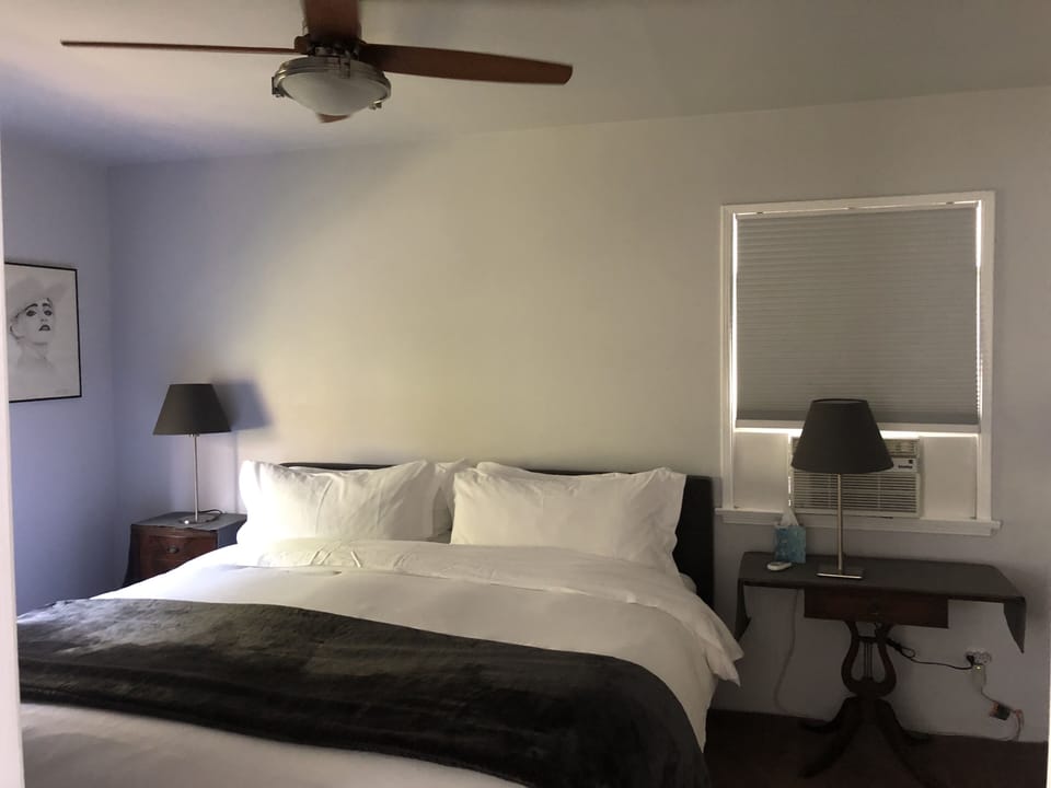 Bedroom King size bed with A/C & ceiling fan Large walking closet 