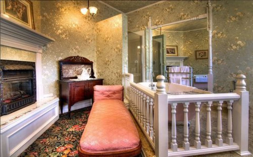 Gingerbread Mansion Inn Bed and Breakfast in Ferndale