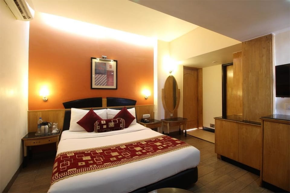 Standard Single Room, 1 Twin Bed | In-room safe, desk