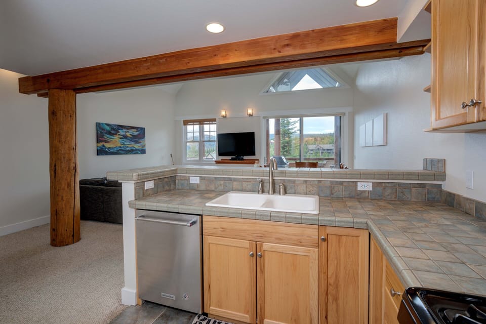 U
You guessed it - there are even amazing views from the kitchen!