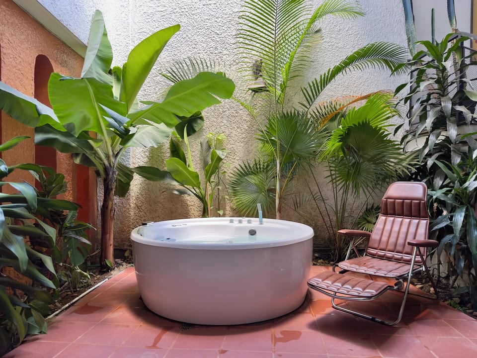 Outdoor spa tub
