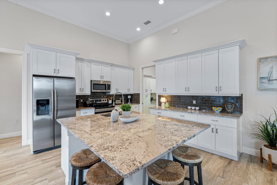 Kitchen with large island