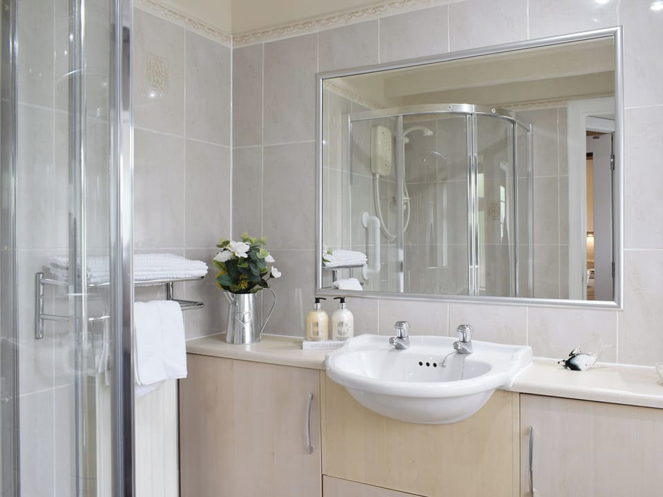 Good-sized shower room | Horseshoe Cottage, Freuchie, near Cupar