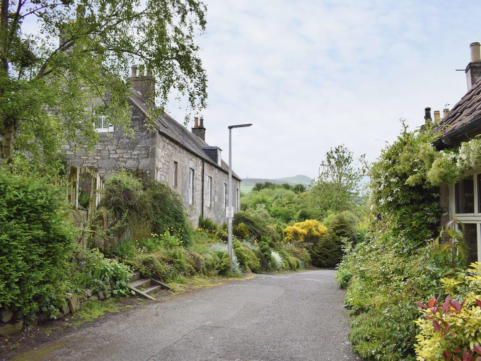 Freuchie village | Horseshoe Cottage, Freuchie, near Cupar