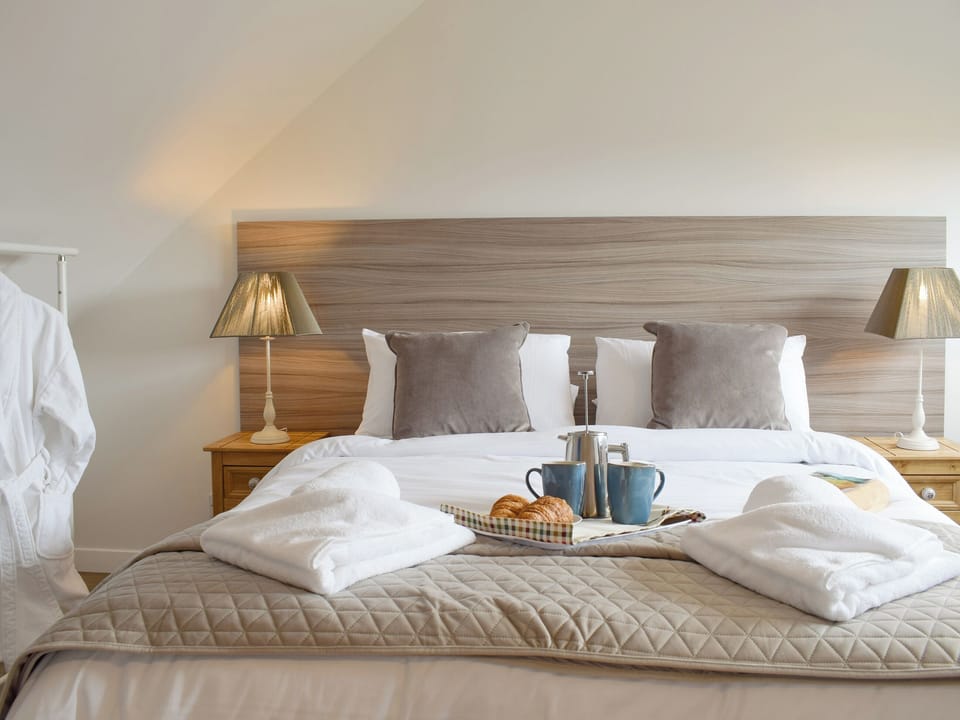 Relaxing double bedroom | Horseshoe Cottage, Freuchie, near Cupar
