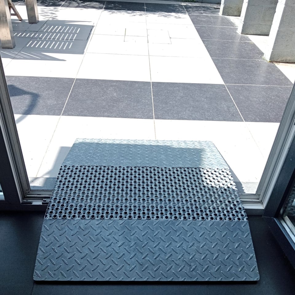 Handrails in hallways