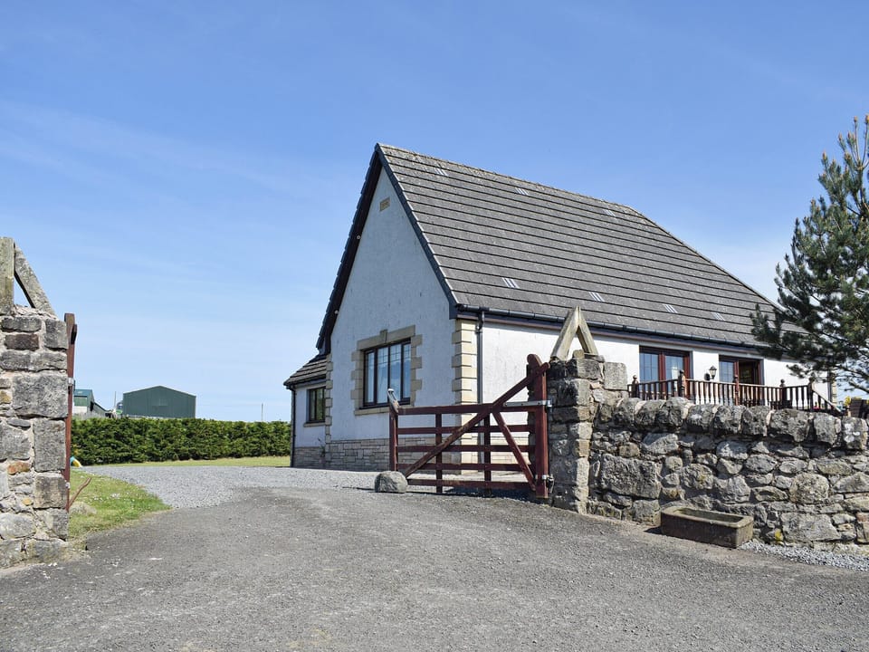 Detached holiday property | Lawford Lodge, Bonnybridge, near Falkirk