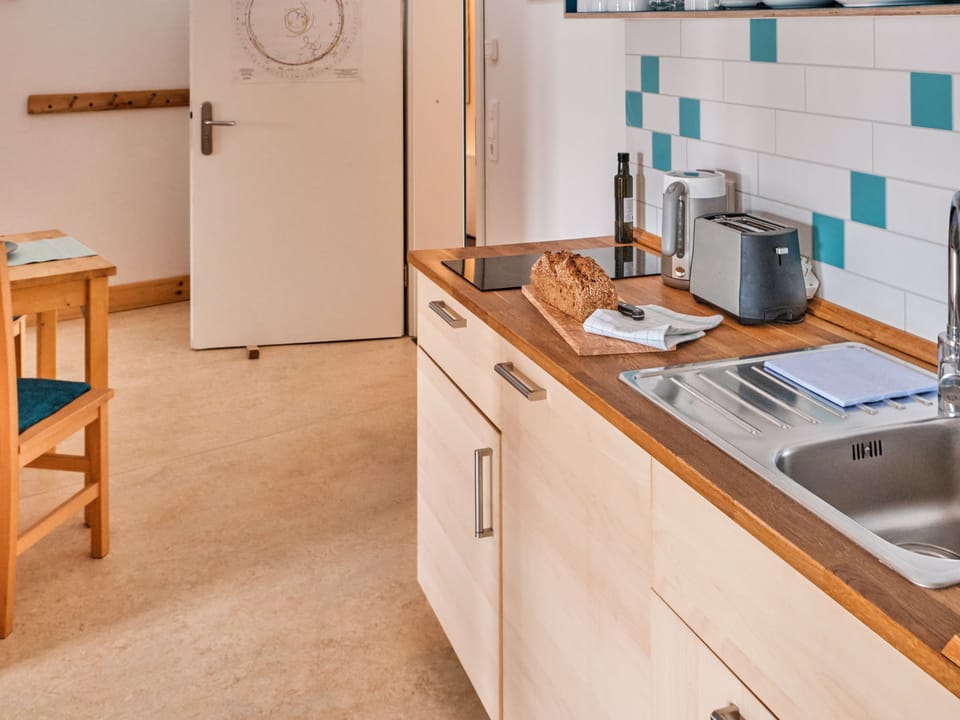 Twin Room 5 - turquoise - Holiday on the organic farm Farm Stay in Schwerin