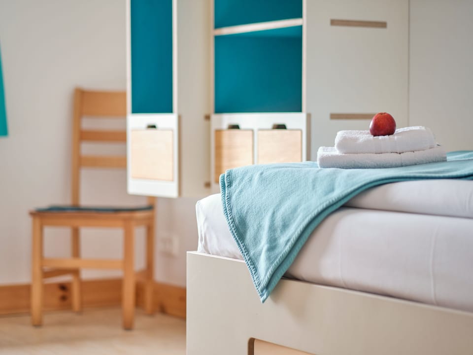 Twin Room 5 - turquoise - Holiday on the organic farm Farm Stay in Schwerin