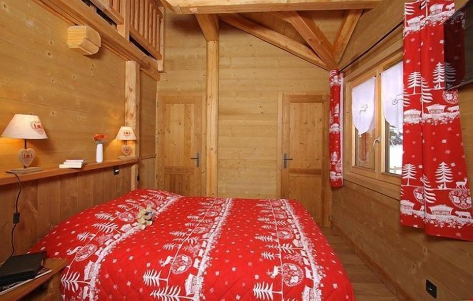 Get a peaceful night sleep in our cozy bedroom which has a Double bed.