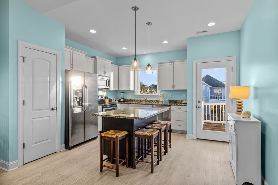Kitchen w/ Bar Seating