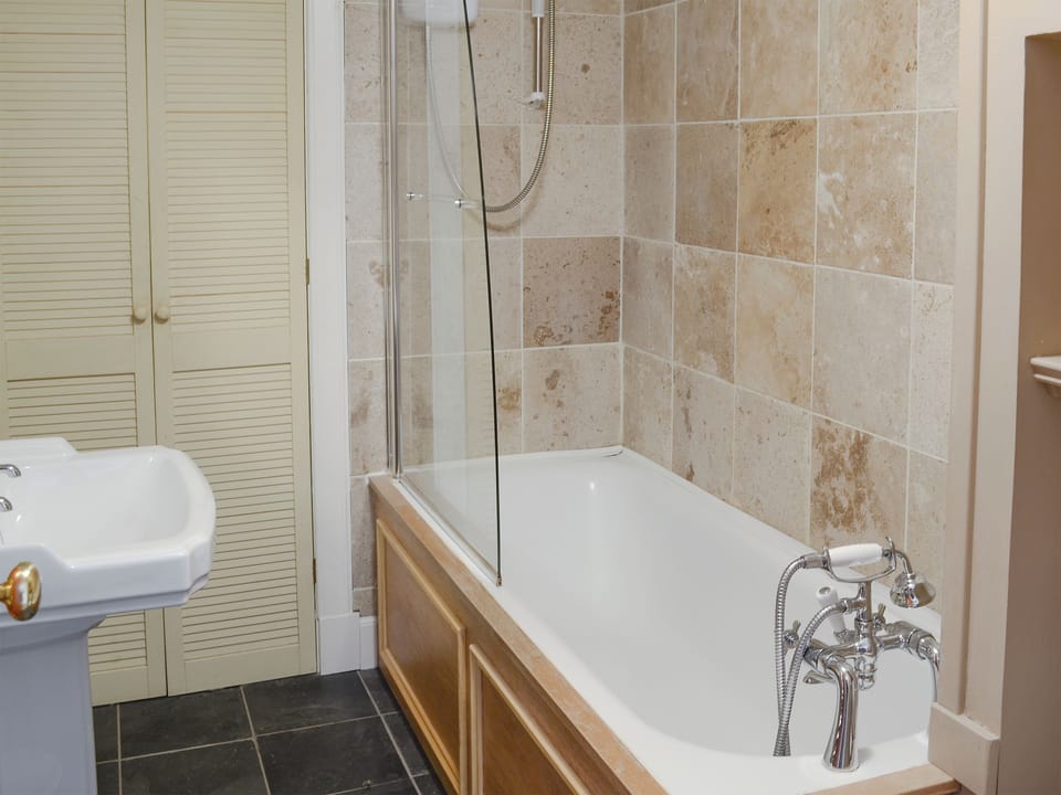 Bathroom | Tressady Coach House, Rogart, near Dornoch