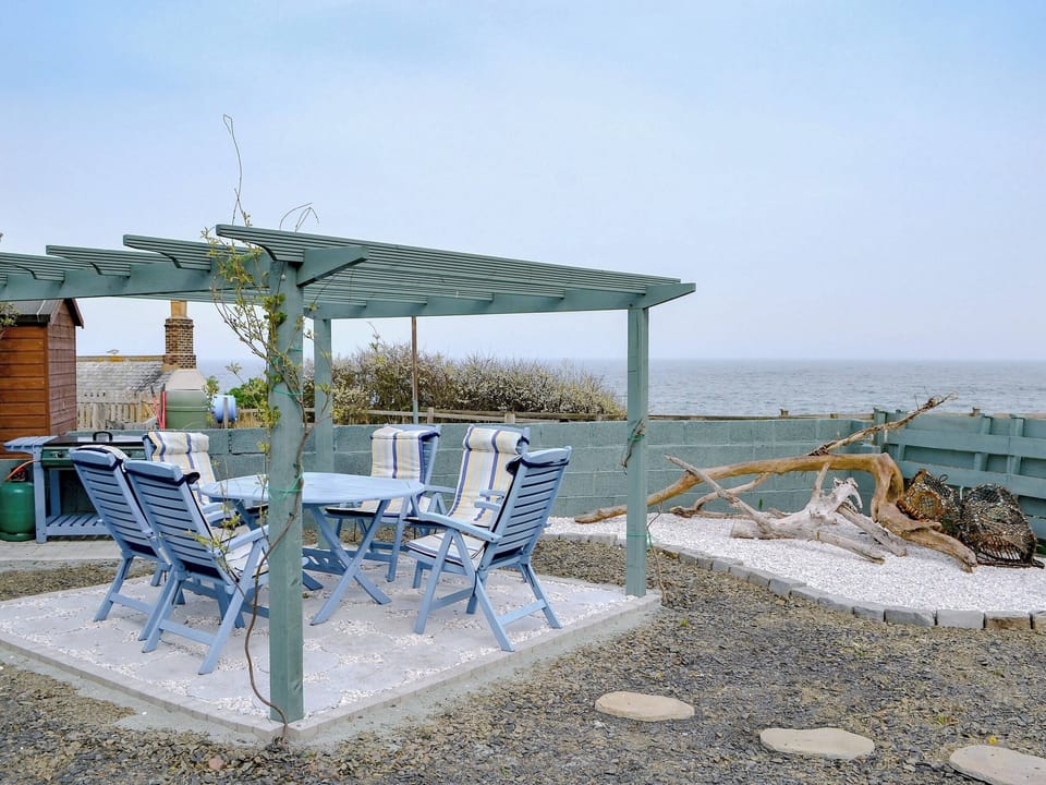 Out door seating area with sea views | Beul-An-Latha, St Abbs, near Eyemouth