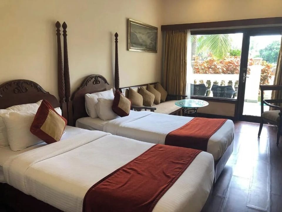 Deluxe Room with Pool & Garden view on Ground Floor | Minibar, in-room safe, desk, WiFi (free)