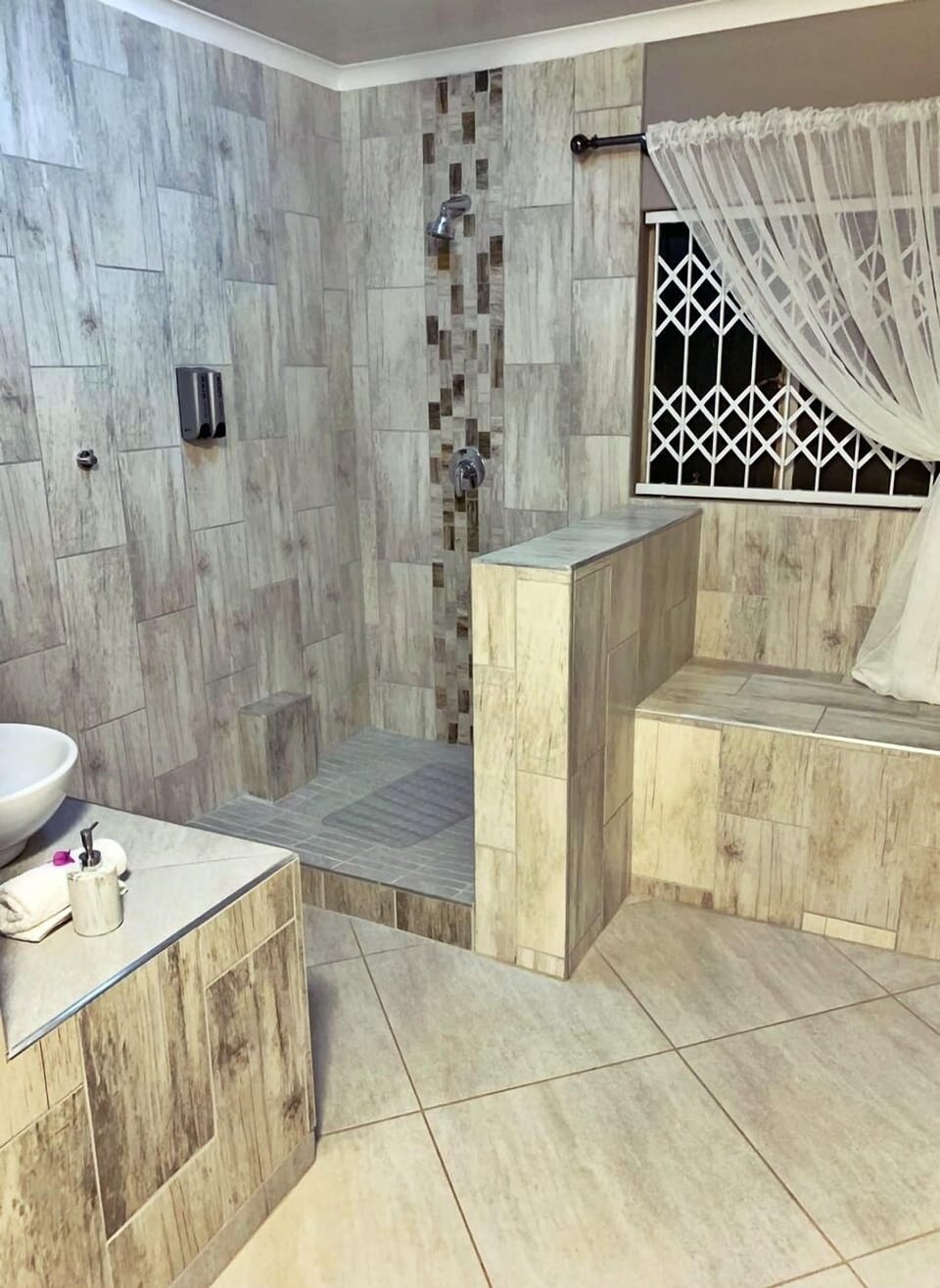Shower, free toiletries, towels