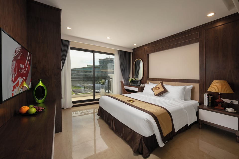 Suite | Premium bedding, minibar, in-room safe, desk