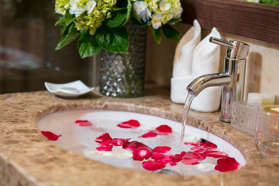 Deluxe Triple Room, Balcony, City View | Bathroom sink
