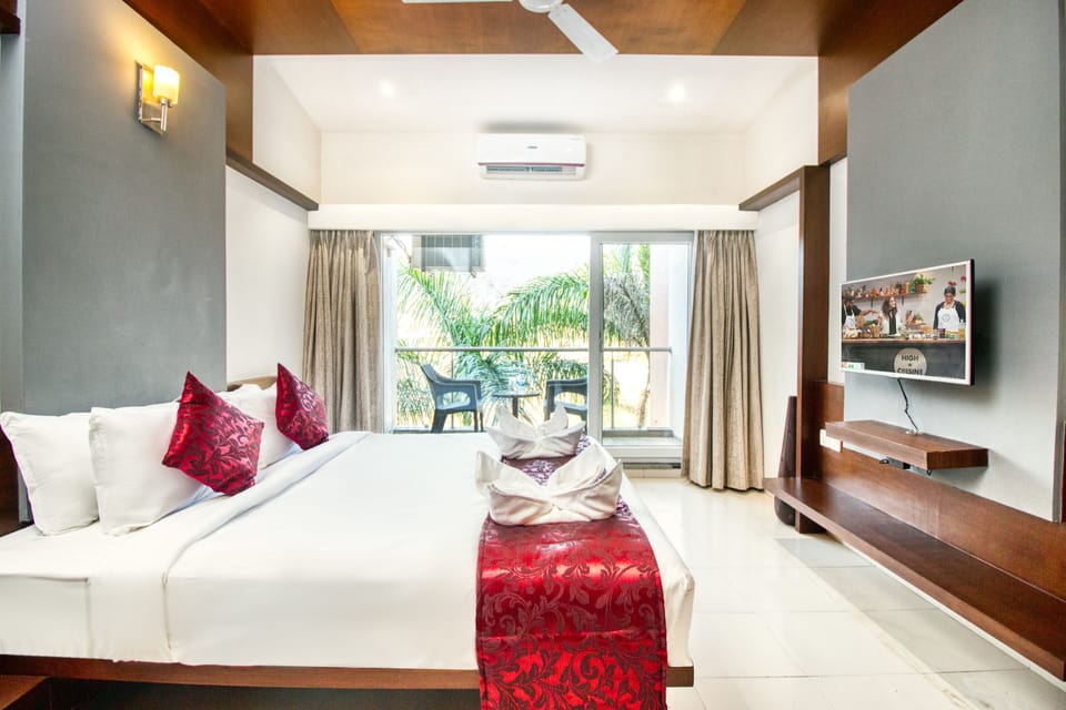 Free minibar items, in-room safe, soundproofing, iron/ironing board