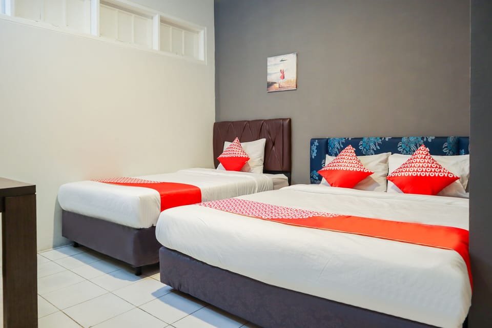 Superior Suite | 1 bedroom, desk, WiFi (free), bed sheets