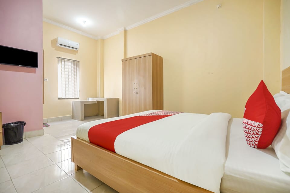 Deluxe Double Room | Desk, WiFi (free), bed sheets