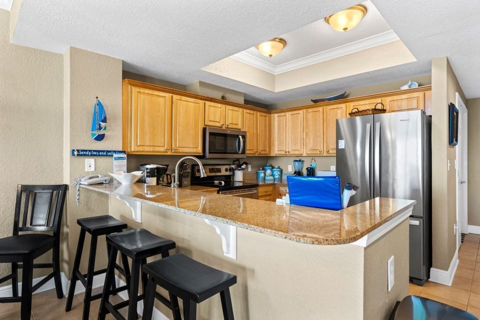 Crystal Shores West 1105 Kitchen Counter Seats 3
