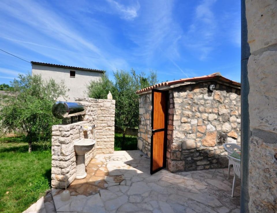 Outside toilet & shower