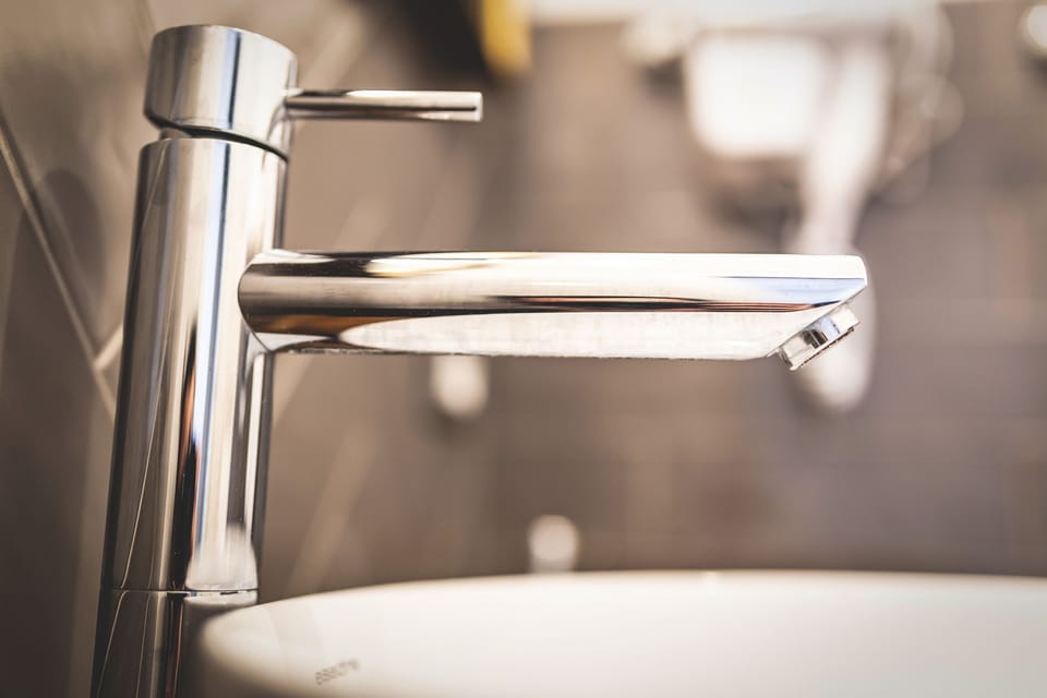 Deluxe Room | Bathroom sink