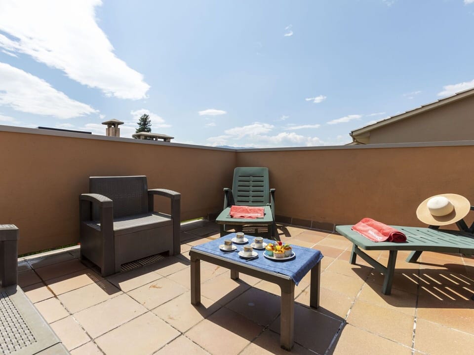 Cloud, Sky, Furniture, Table, Interior Design, Outdoor Furniture, Flooring