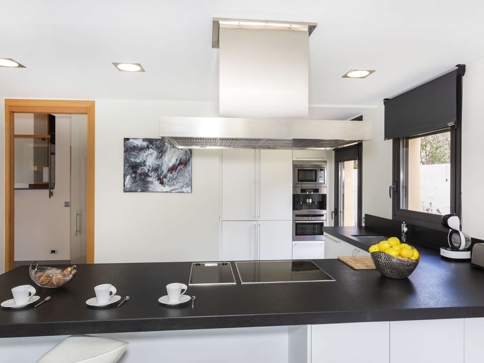 Cabinetry, Countertop, Tap, Wood, Kitchen, Flooring, Living Room, Building, Floor, Hardwood