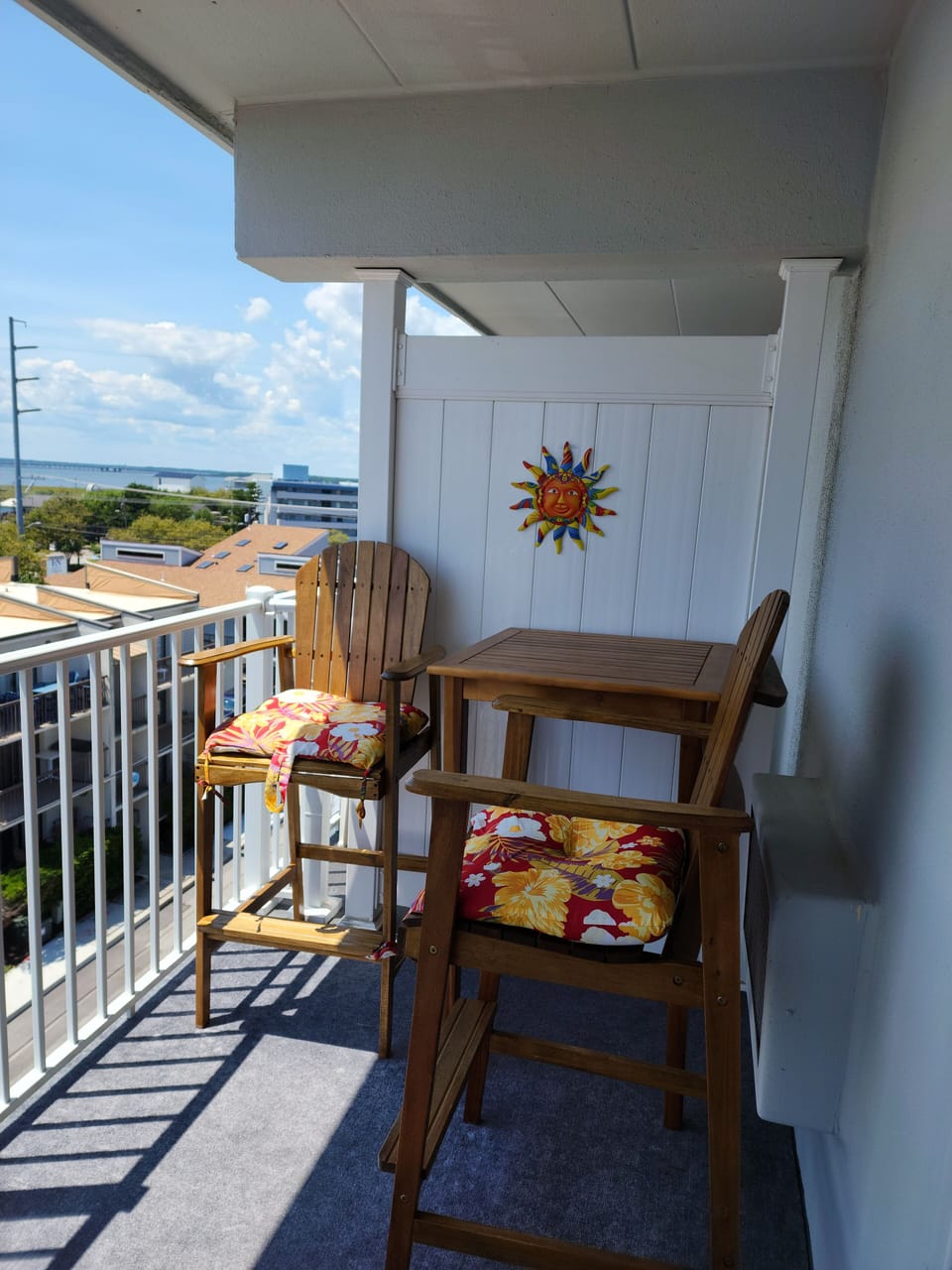 Bistro cafe for dining & playing games. Provides great view of the ocean & beach