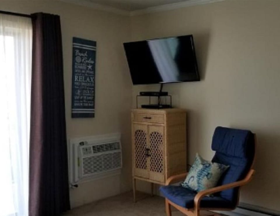 Free Wifi, Smart TV/VCR, HBO, Epix, movie channels, DVDs, CDs, games & books