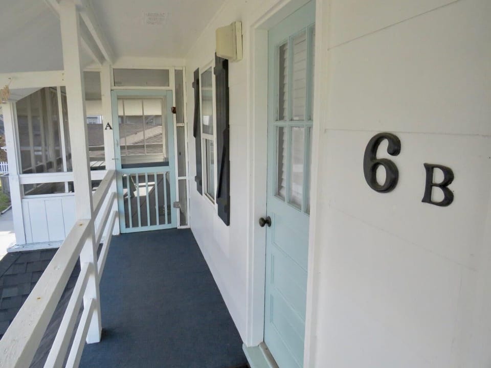 Unit 6 Entrance - Upper Level