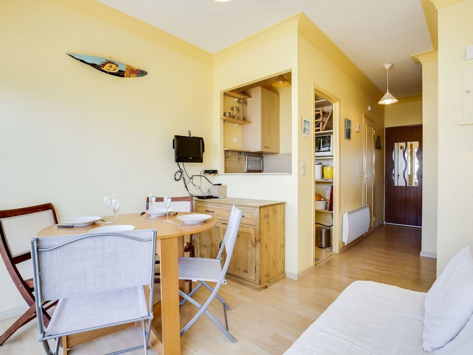 Room, Property, Furniture, Interior Design, Building, Yellow, Floor, House, Real Estate, Ceiling