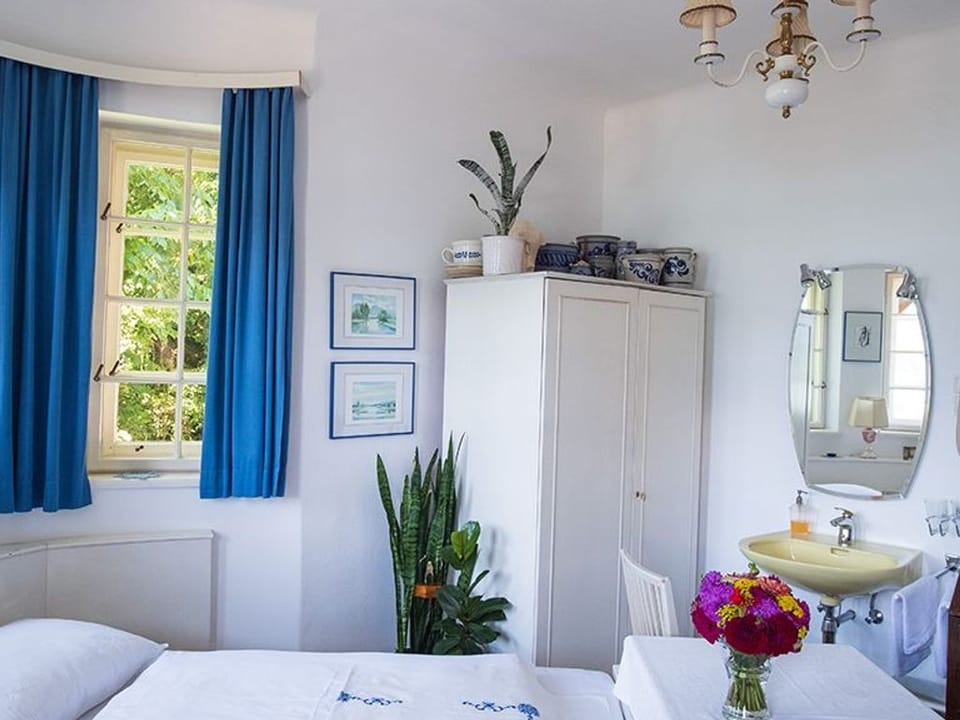 Double Room with Balcony - Pension Jörgner Bed and Breakfast in Mondsee