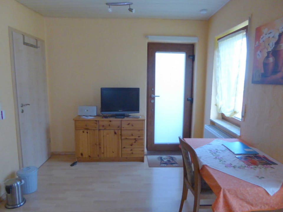 Double room no. 4, approx. 22m², shared bathroom - Bea's Gästezimmer Bed and Breakfast in Ringsheim