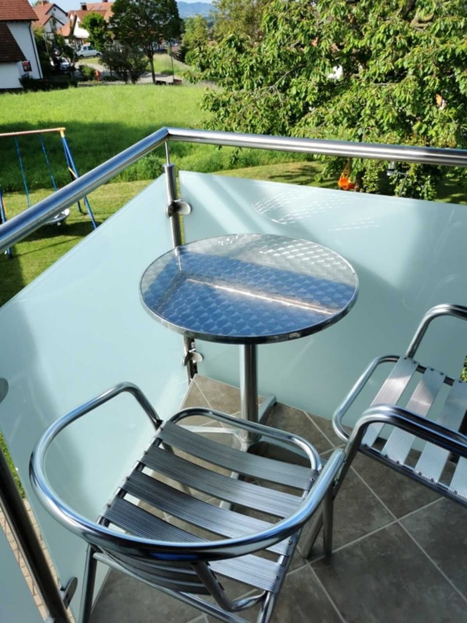 Double room No. 1, 20m², shared bathroom, balcony, max. 3 - Bea's guest room Bed and Breakfast in Ringsheim