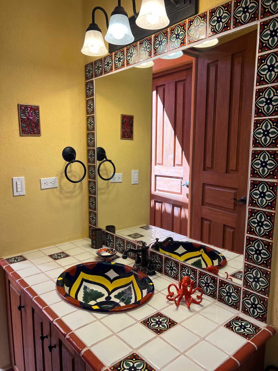 Guest Bathroom - 1st floor