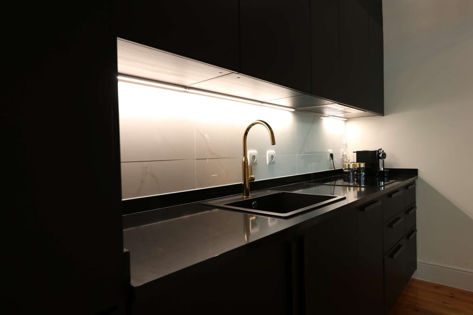 «This apartment is in a great location with easy access to areas of interest and public transportation. The apartment is beautiful, comfortable and well-equipped» (Julie S. - 2021)